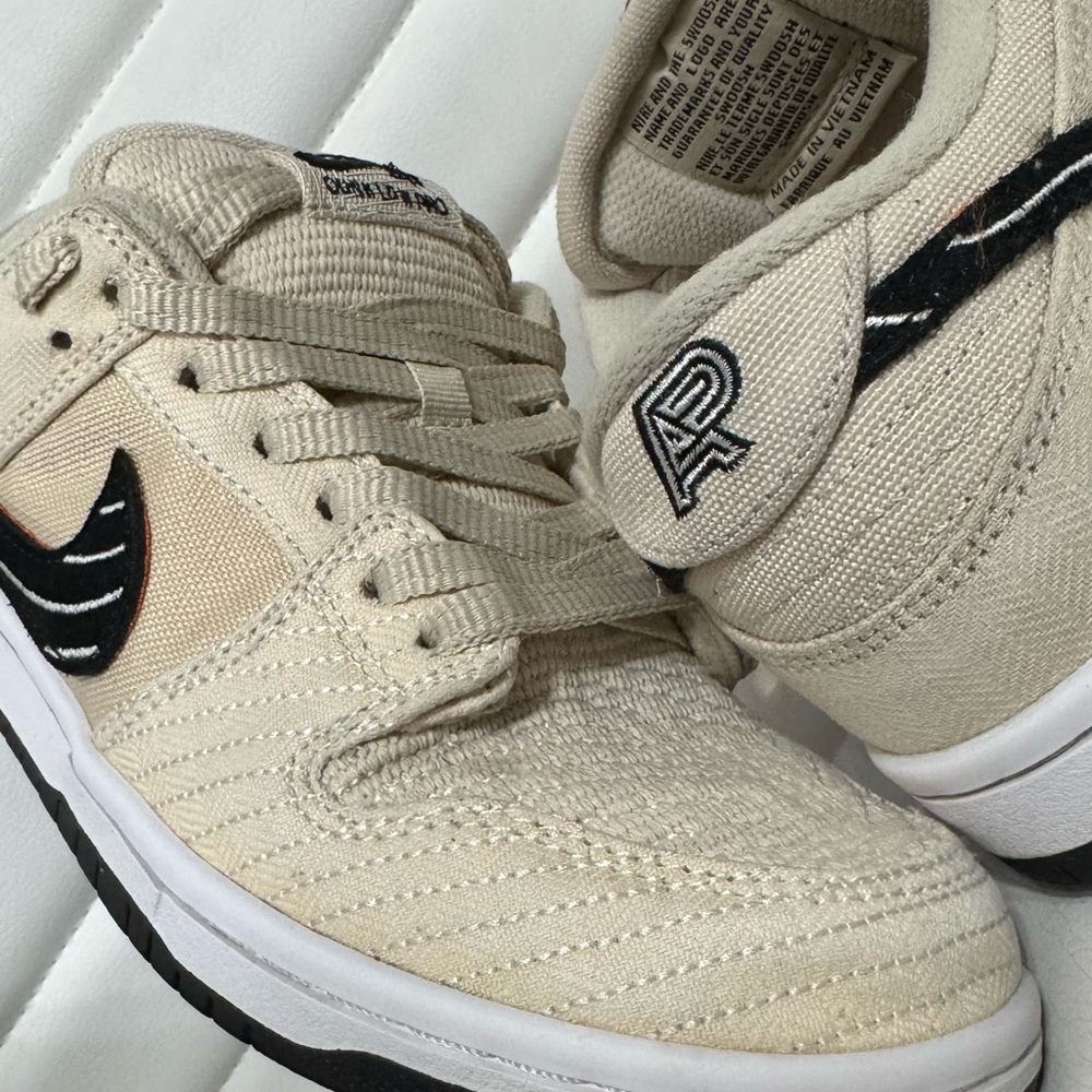 Nike SB Dunk Low Pro QS FD2627-200 Albino & Preto -   FOSSIL/BLACK-SAIL